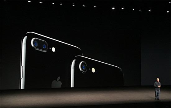 IPhone 7, 7 Plus are introduced on Sept 8, 2016 at Apple's products launch event held in San Francisco, California. (Photo by Liu Zheng/chinadaily.com.cn)