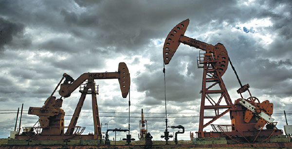 Pumps belonging to an oil company do their work in the Inner Mongolia autonomous region. (Liu Xuezhong/For China Daily)