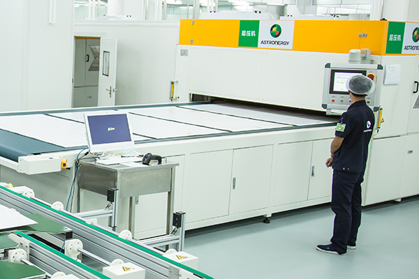 An engineer monitors the automated production line at Chint Group's photovoltaic components factory in Hangzhou, Zhejiang province. (Photo/Xinhua)