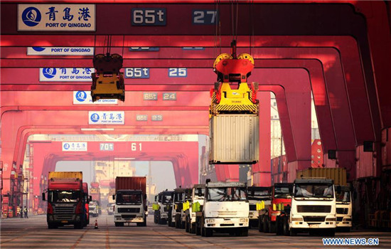 Vehicles load containers at Qingdao Port in east China's Shandong Province, Dec. 8, 2016. China's exports in yuan terms ended previous drops to rise 5.9 percent year on year in November, while imports continued to pick up steam by increasing 13 percent, customs data showed on Thursday. (Xinhua/Yu Fangping)