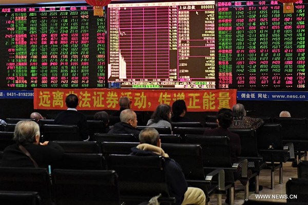 Investors look through stock information at a trading hall in Changchun, capital of northeast China's Jilin Province, Feb. 3, 2017. Chinese stocks closed lower on Friday, with the benchmark Shanghai Composite Index down 0.6 percent at 3,140.17 points. The smaller Shenzhen Component Index closed 0.47 percent lower at 10,004.84 points. The ChiNext Index, which tracks China's NASDAQ-style board of growth enterprises, lost 0.5 percent to close at 1,876.76 points. (Xinhua/Zhang Nan)