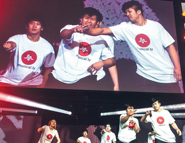 Musers (users of Musical.ly) perform at a show to mark Local Video Day in Berlin in August 2016. (Photo provided to China Daily)