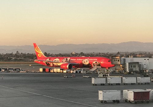 A Hainan flight arrives at an airport in Los Angeles from Chengdu, capital of Southwest China's Sichuan Province. (Photo/Courtesy of Hainan Airlines)