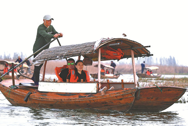 Tourists visit Baiyangdian, the largest freshwater wetland in northern China, in Hebei province's Anxin county. Soaring tourism has been just one sign of huge interest in the locality after it was announced it will be part of Xiongan New Area. ZHAI YUJIA / CHINA NEWS SERVICE