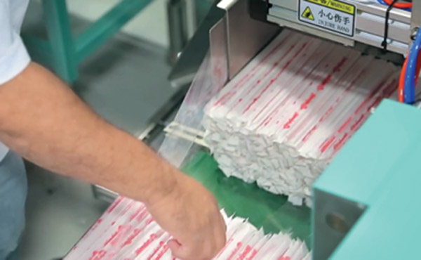 After straws are manufactured at Fuling Plastic USA's plant in Allentown, Pennsylvania, they are wrapped individually for sanitary reasons. (Photo/China Daily)