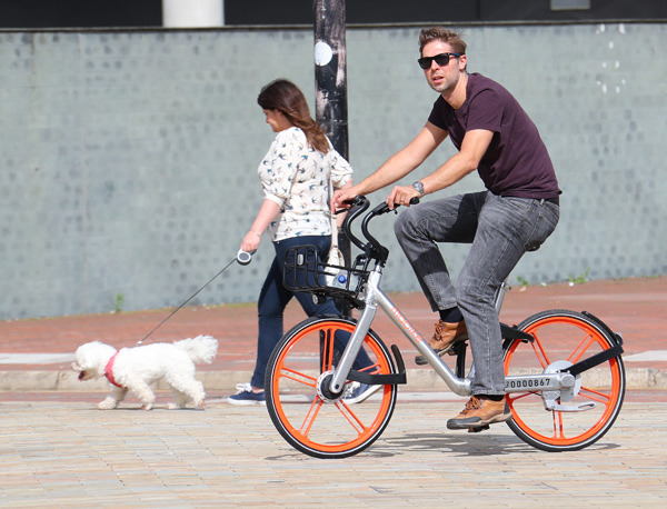 A man rides a bike operated by Mobike in Manchester, the United Kingdom. (PROVIDED TO CHINA DAILY)