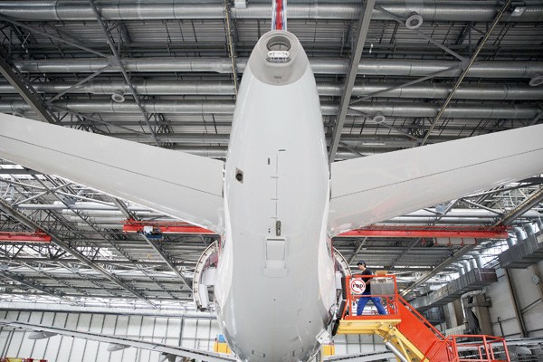 An employee works at the A320 family final assembly line of the Airbus plant in Tianjin. (Photo/Agencies)