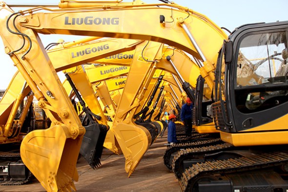 Excavators made by LiuGong Machinery Co Ltd in Liuzhou, the Guangxi Zhuang autonomous region. (Photo/China Daily by Huo Yan)