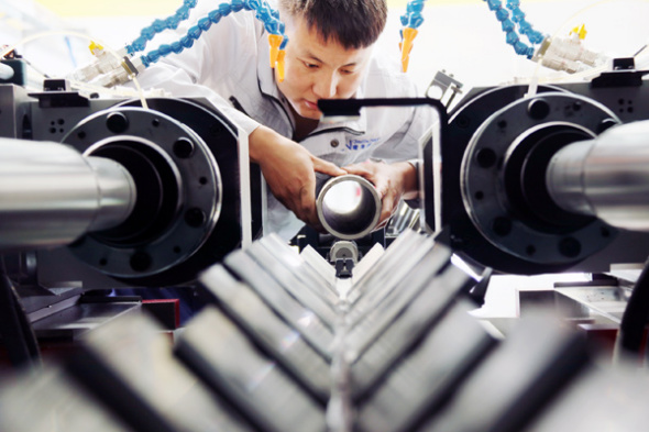 A technician operates a high-tech production line in Xuanhua, Hebei province. (Chen Xiaodong/for China Daily)