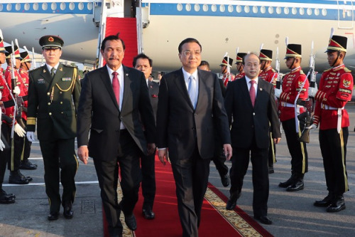 Premier Li Keqiang arrived in Jakarta on Sunday to start his six-day trip to Indonesia and Japan. (Photo/Xinhua)
