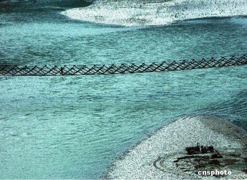 Suspension bridges, a part of the Shudao culture, were built every tens of kilometers above the Minjiang River, Sichuan.