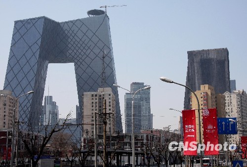 A blaze caused by fireworks engulfed CCTV's new office building on February 9, 2009, causing 160 million yuan in losses. 