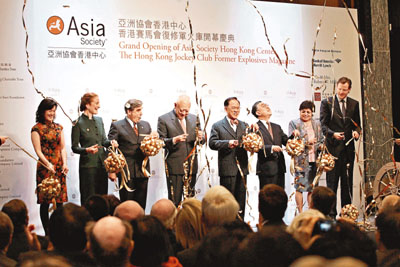 Former (fourth from the left) and current (fourth from the right) Chief Executive of the Hong Kong SAR attend the Grand Opening of the Asia Society Hong Kong Center.