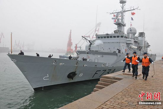 The French Navy's light monitoring frigate F734 Vendemiaire entered waters off Qingdao City.