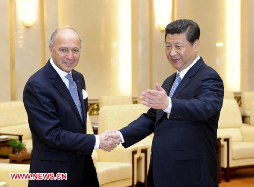 Chinese President Xi Jinping (R) meets with French Foreign Minister Laurent Fabius in Beijing, capital of China, April 12, 2013. (Xinhua/Zhang Duo)