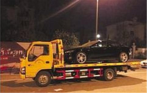 As the car is not licensed to run on the road, it must be taken by a flatbed truck to each show destination. (Photo source: Qianjiang Evening News)