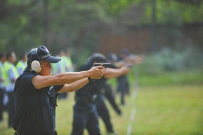 Undated photo of traffic cops competing at a shooting event between Sept. 18 and 20 in Chengdu, Sichuan province. (Photo: West China City Daily) 