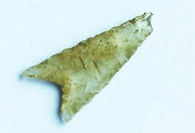 An agate arrowhead (Photo: Guangming Daily)