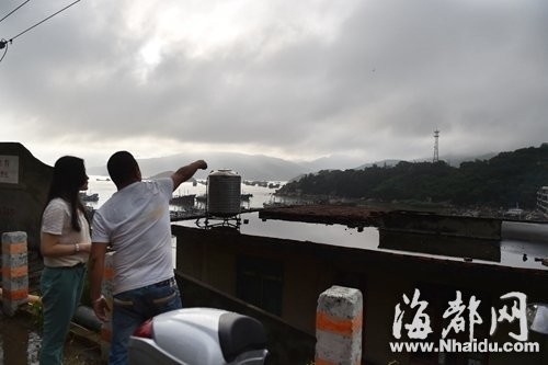 A large container ship is seen at a port in Fujian province. (Photo/www.Nhaidu.com)