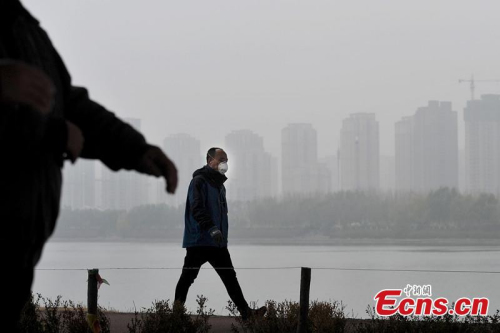 A man walks on smog-enveloped road in Shenyang, capital of northeast China's Liaoning Province, Nov. 11, 2015. (CNS photo/Sun Haosheng)