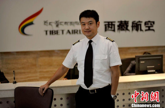 A pilot with Tibet Airlines. (File photo/Chinanews.com