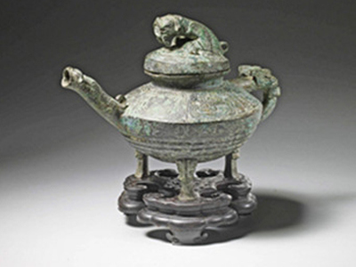 A bronze water vessel, known as Tiger Ying, is up for auction in Kent. (Photo/For China Daily)