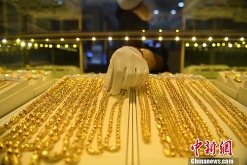 Global gold demand to rise 1.5% in 2018: report 
