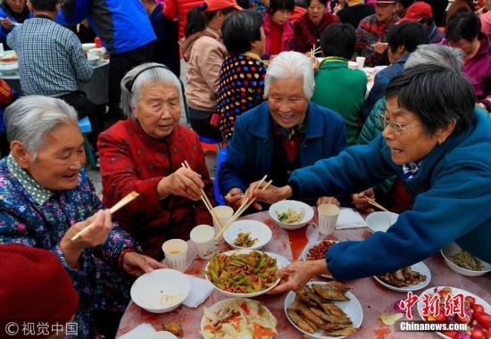 Chinese public urged to cope with aging society 