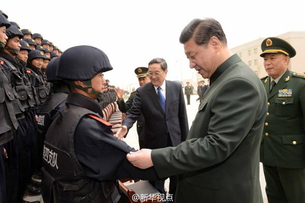 Xi visits border soldiers at Xinjiang base