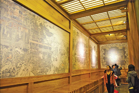 The 18 life-size murals encircling the Ji Gong Hall of Lingyin Temple in Hangzhou make a pictorial narration of the life of the legendary monk Ji Gong. 