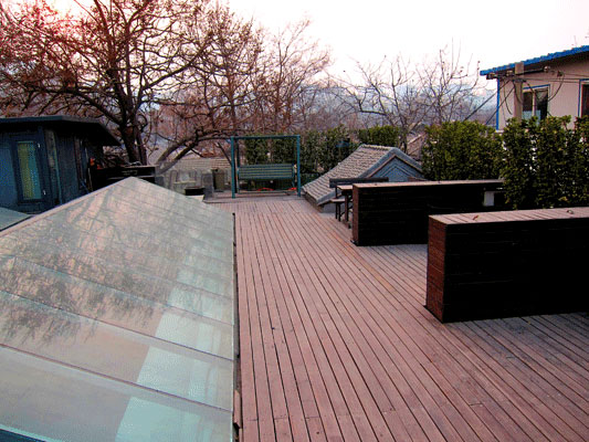 Open space roof top at Kelly's Courtyard. [Source: CRI]