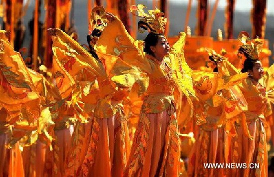 A ceremony is held to honor Huangdi in Huangling County of northwest China's Shaanxi Province, April 4, 2012. Huangdi, or the Yellow Emperor, is a legendary hero living more than 4,000 years ago. He is considered to be the ancestor of the Chinese nation. 