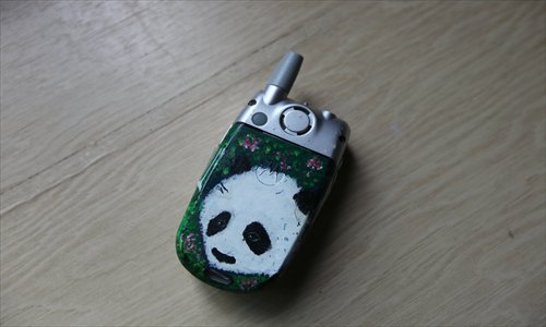 Lin Weizhou's cellphone has an image of a panda on it. 