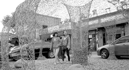 The Campana brothers' installation, the wire-like tree, creates a natural inner space and shade in the Dashilar district. Zou Hong / China Daily