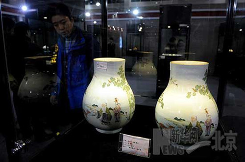 Treasures worth billions on display Beijing cultural relic fair.