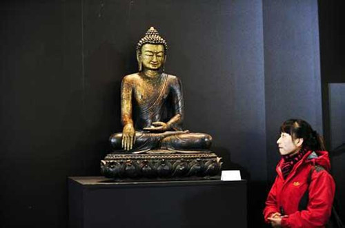 Treasures worth billions on display Beijing cultural relic fair.