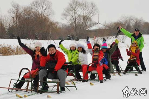 In Northeast China's Heilongjiang Province, the 15th International Skiing Festival has openedin the capital, Harbin. 