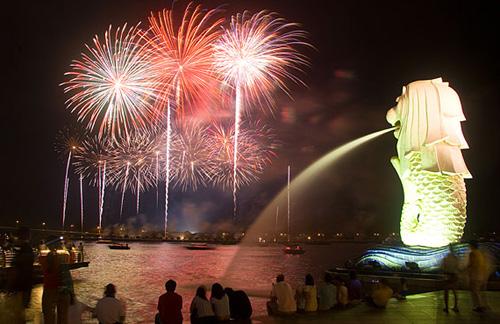 The Chinese New Year is a major highlight in Singapore. Festivities start early in the city, attracting Singaporeans of various ethnic backgrounds and tourists from all over the world.