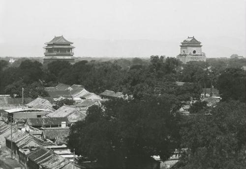 An old photo of Zhonggulou