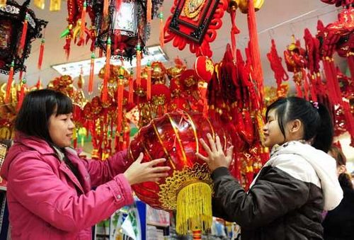 With Chinese lunar New Year just around the corner, the shopping frenzy has once again kicked in. Eager customers are packing malls and supermarkets armed with extensive shopping lists. 