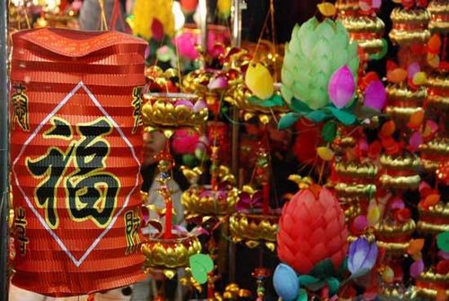 Lantern festival, which falls on the 15th day of the first lunar month, also marks theend of the lunar New Year celebrations.