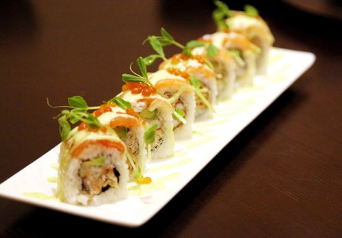 The avocado and soft-shell crab long rolls [Photo by Fan Zhen / China Daily]