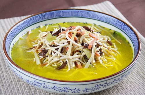 Dazhu Gansi, a delightful mixture of soft strips of tofu, chicken, vegetables, and shrimp in a rich broth