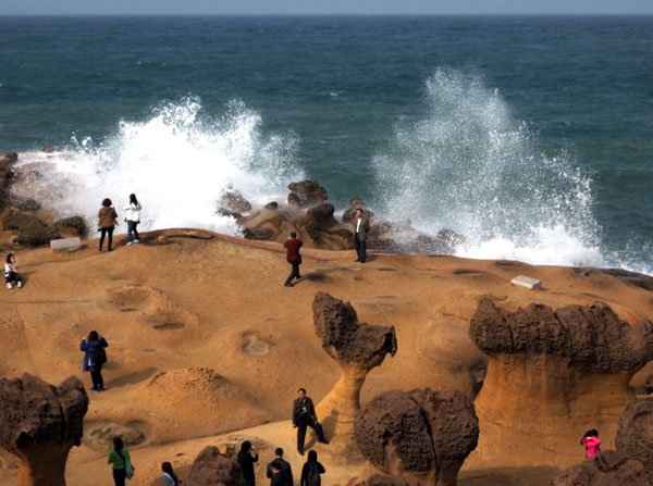 Yeliu Geopark is a major tourist attraction near Taipei. [Photo by Zhang Feng / for China Daily]