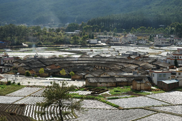 Weiwu (self-encircling houses) scattered in Meizhou, Guangdong province, are one of the most visible examples of the Hakka way of living.[Photo by Huang Lingbo/for China Daily]  