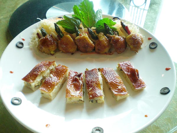 Deep-fried chicken skin stuffed shrimp paste with interlude asparagus and honey ham stick chicken wing. (Photo: China Daily)