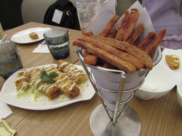 The appetizer salad youtiao and Spam fries go well with an ice-cold Tiger beer. [Photo by Donna Mah/China Daily] 