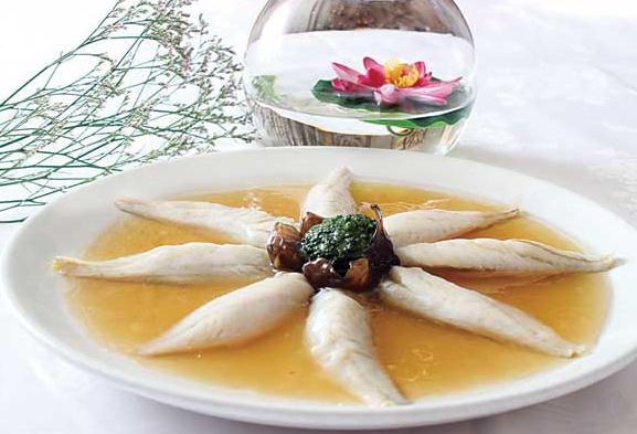 WINE AND DINE: Pickled and deboned yellow croaker [Photo provided to Shanghai Star]