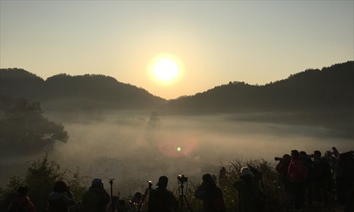 Photographers try to capture the maple leaves at sunrise in Shicheng. Photo: Lu Qianwen/GT