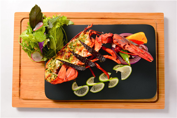 Boston lobster is available at Blue Marlin Bar and Restaurant in Beijing. [Photo provided to chinadaily.com.cn]  